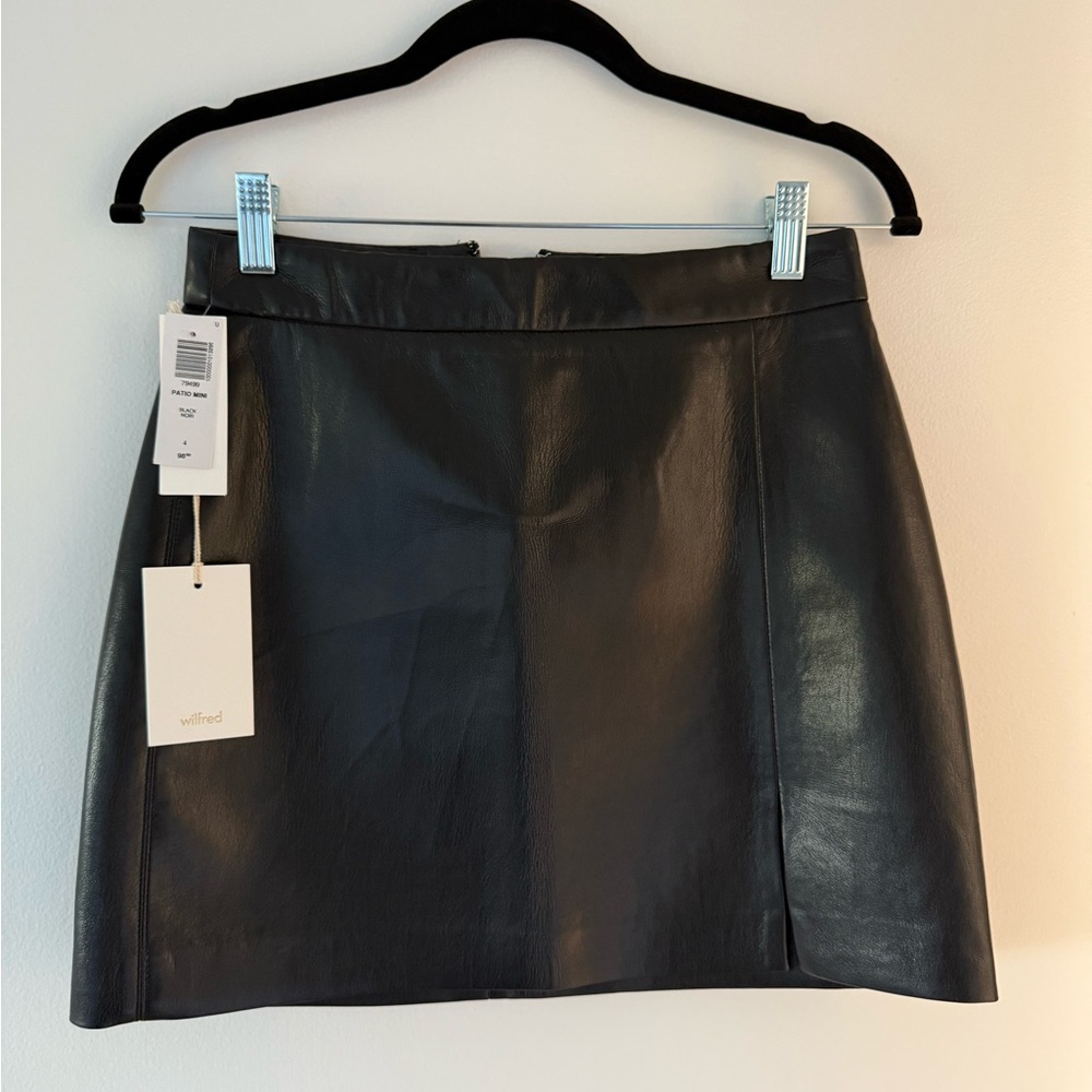 NWT Aritzia Patio Mini Skirt
